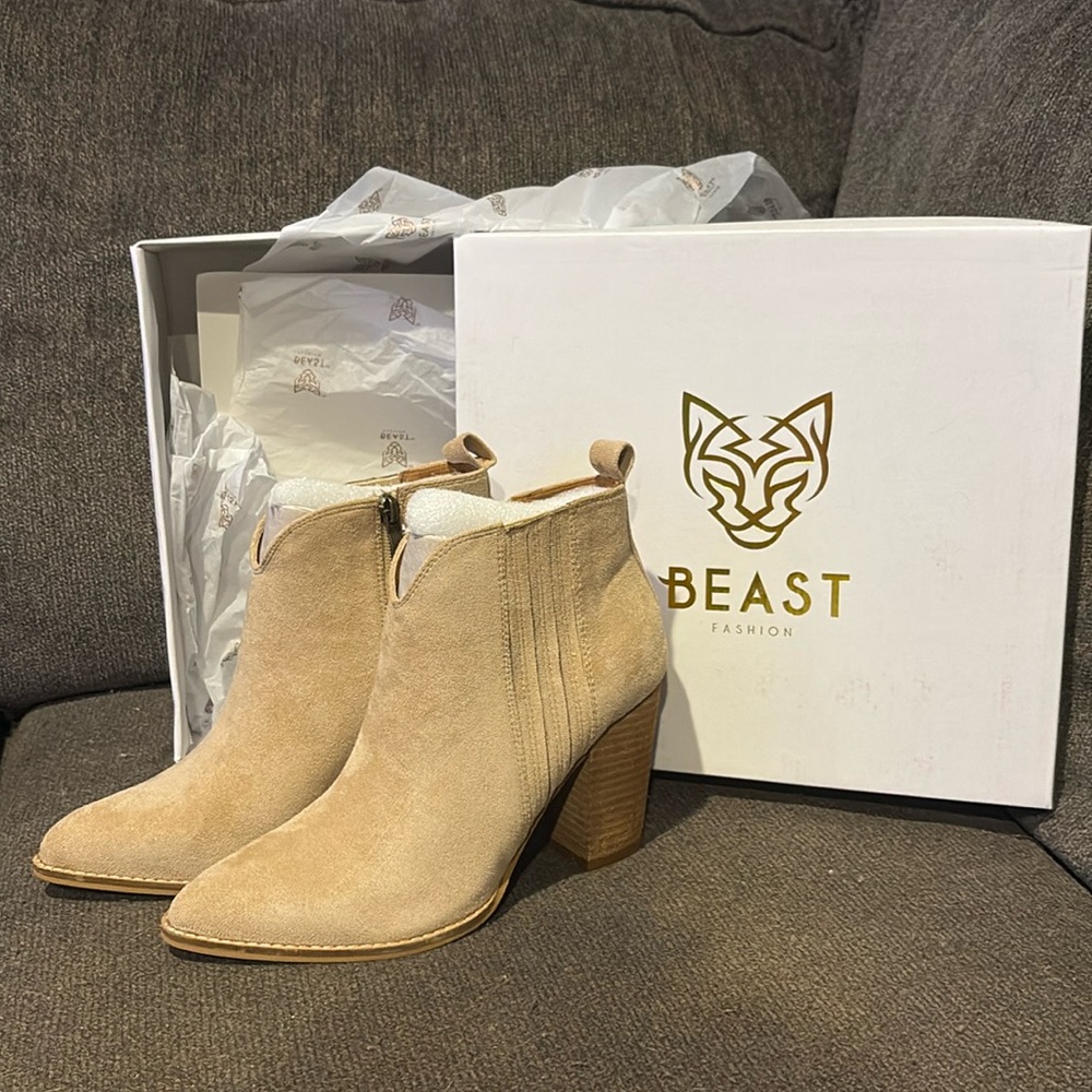 Francesca’s Taupe boot